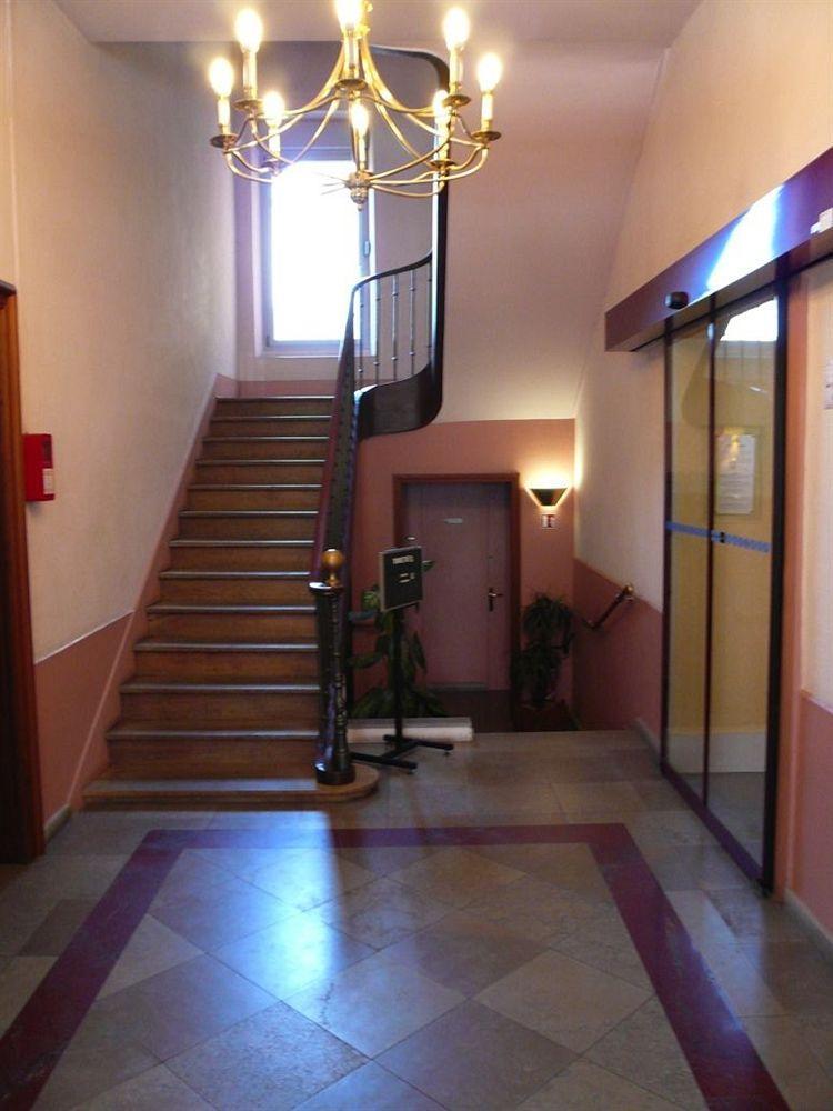Hotel Terminus - Pizzeria Pizz'A Gogo - Salle De Sport - Face A La Gare Лон-льо-Соние Екстериор снимка
