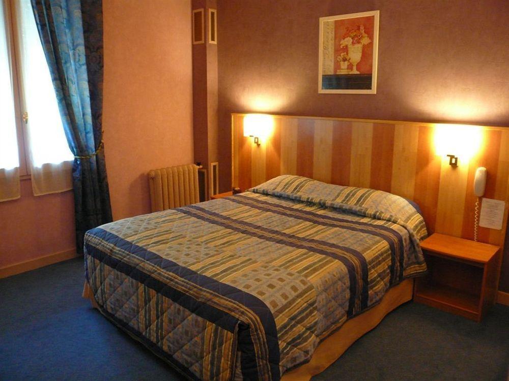 Hotel Terminus - Pizzeria Pizz'A Gogo - Salle De Sport - Face A La Gare Лон-льо-Соние Екстериор снимка