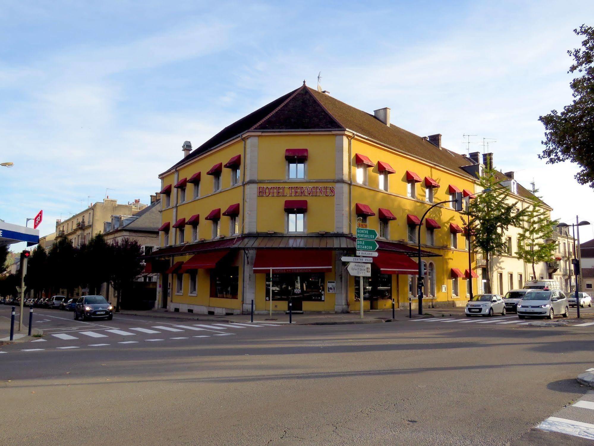 Hotel Terminus - Pizzeria Pizz'A Gogo - Salle De Sport - Face A La Gare Лон-льо-Соние Екстериор снимка
