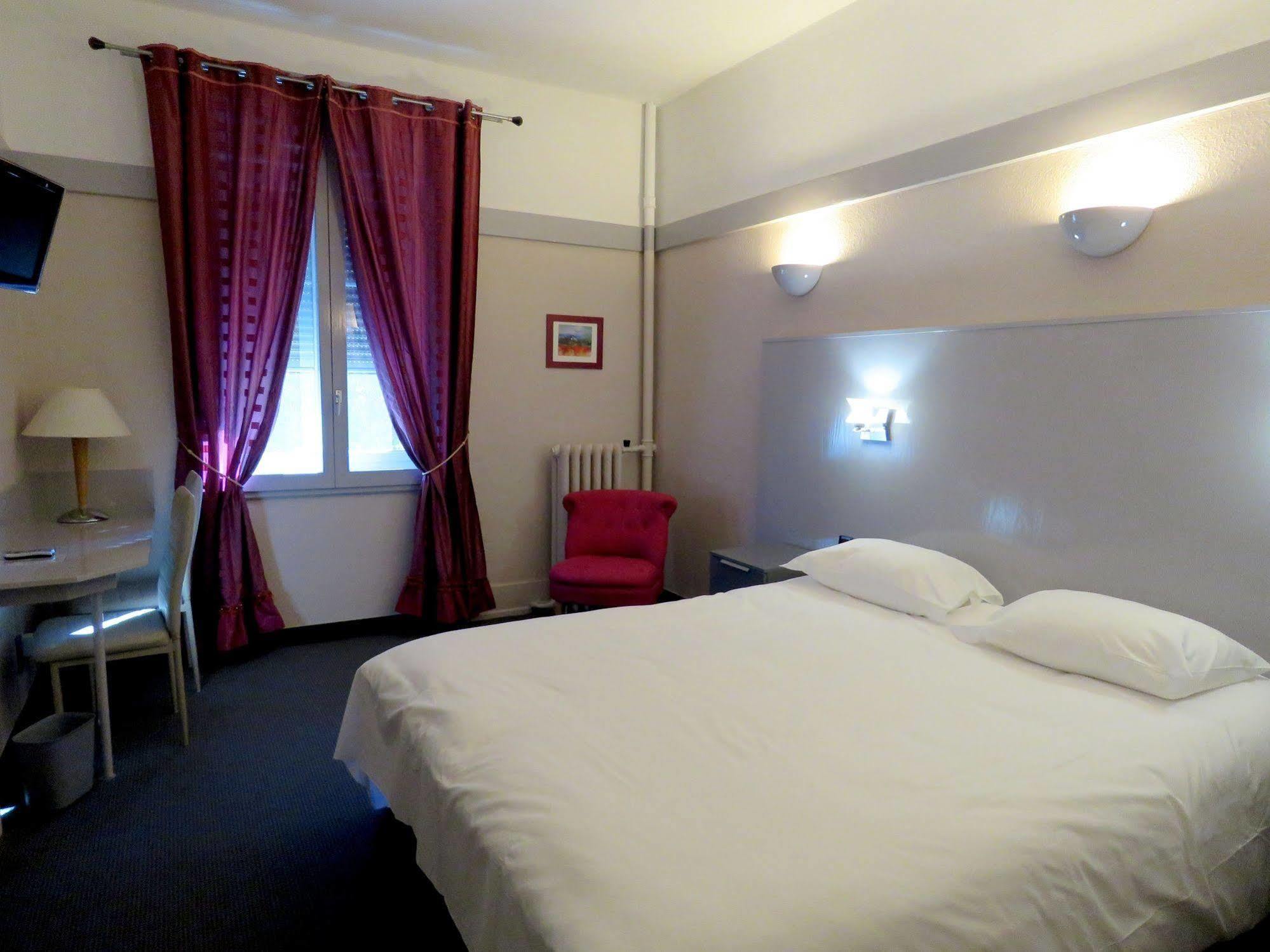 Hotel Terminus - Pizzeria Pizz'A Gogo - Salle De Sport - Face A La Gare Лон-льо-Соние Екстериор снимка